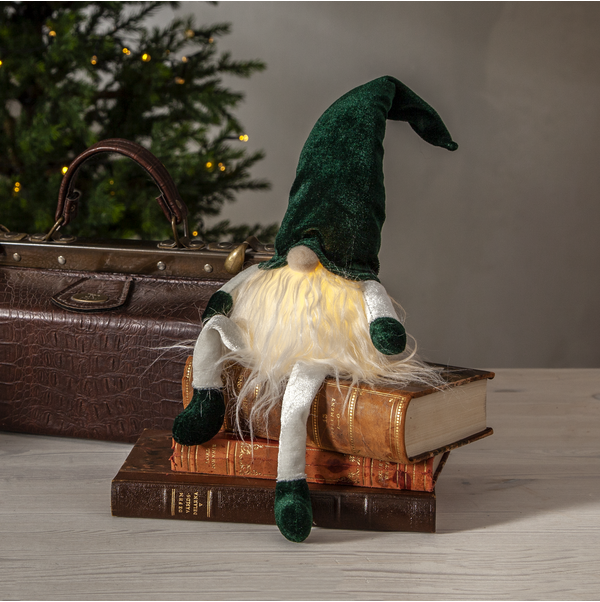 JOYLIGHT sittende nisse ben grønn batter